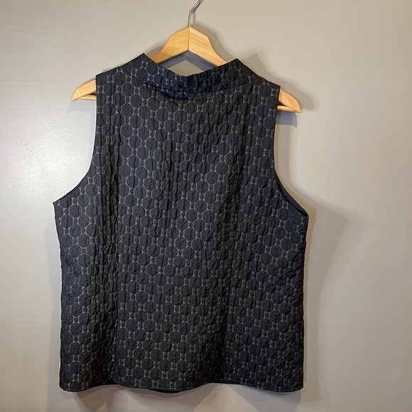 Table 8, 18, texture, interesting collar with button at top of  7” opening,EUC - Picture 2 of 7